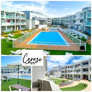 cerezo-pool-view.in-canary-islands.com/